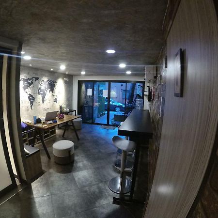 Badu Sukhumvit Dormitory Bangkok Eksteriør billede